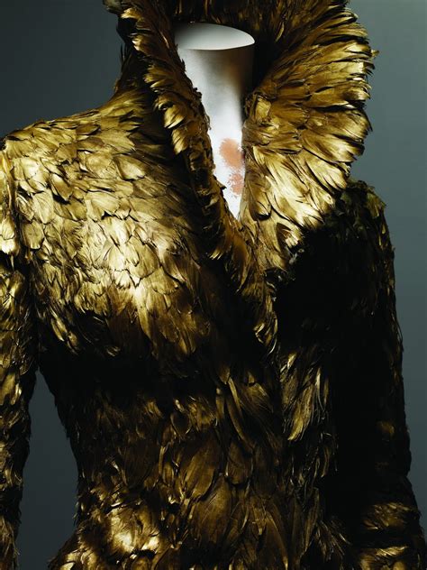 Alexander McQueen: Savage Beauty .